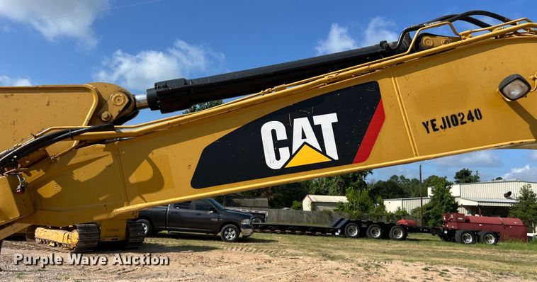 image for item DO2465 2017 Caterpillar 323F L excavator