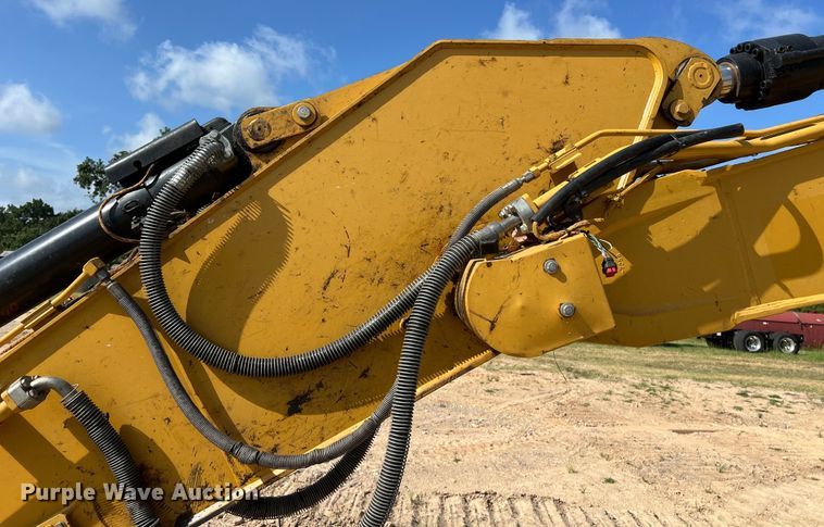 image for item DO2465 2017 Caterpillar 323F L excavator