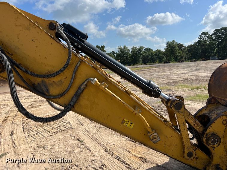 image for item DO2465 2017 Caterpillar 323F L excavator