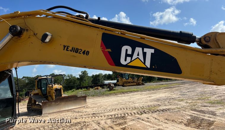 image for item DO2465 2017 Caterpillar 323F L excavator