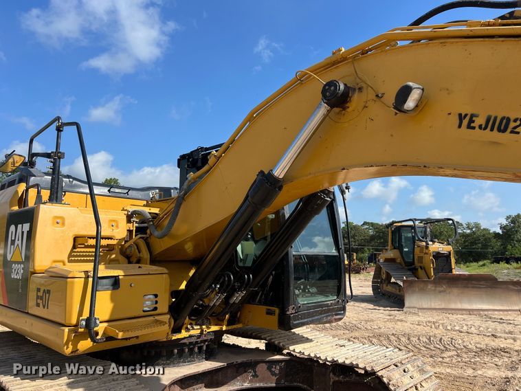 image for item DO2465 2017 Caterpillar 323F L excavator