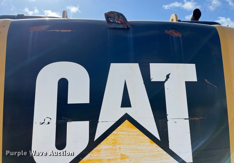 image for item DO2465 2017 Caterpillar 323F L excavator