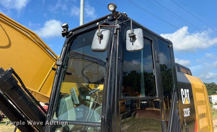 image for item DO2465 2017 Caterpillar 323F L excavator