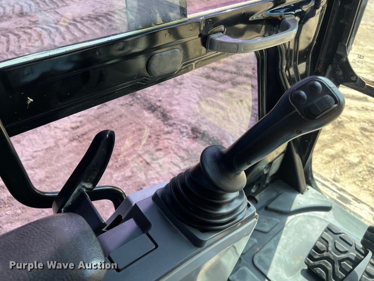 image for item DO2465 2017 Caterpillar 323F L excavator