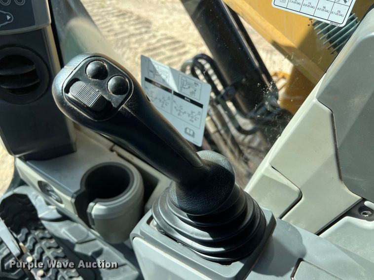 image for item DO2465 2017 Caterpillar 323F L excavator