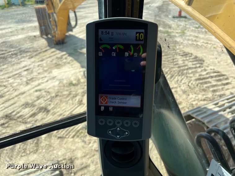 image for item DO2465 2017 Caterpillar 323F L excavator