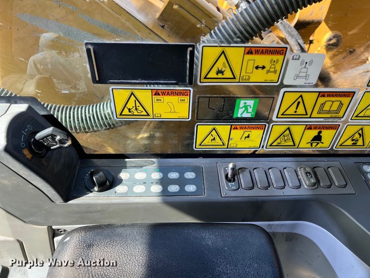 image for item DO2465 2017 Caterpillar 323F L excavator