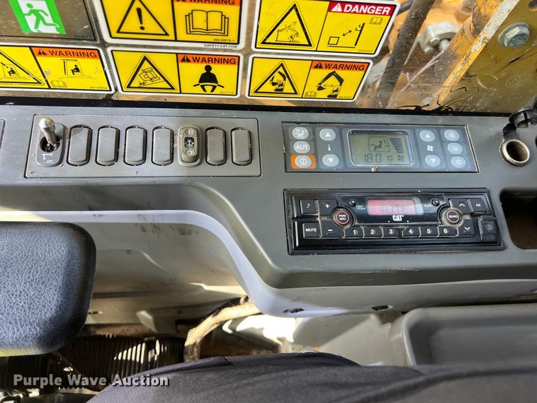 image for item DO2465 2017 Caterpillar 323F L excavator