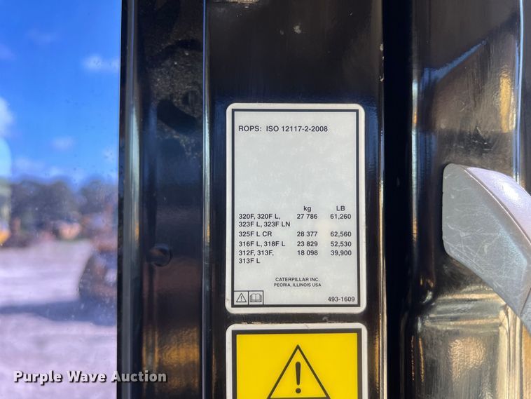 image for item DO2465 2017 Caterpillar 323F L excavator