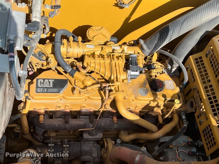 image for item DO2465 2017 Caterpillar 323F L excavator