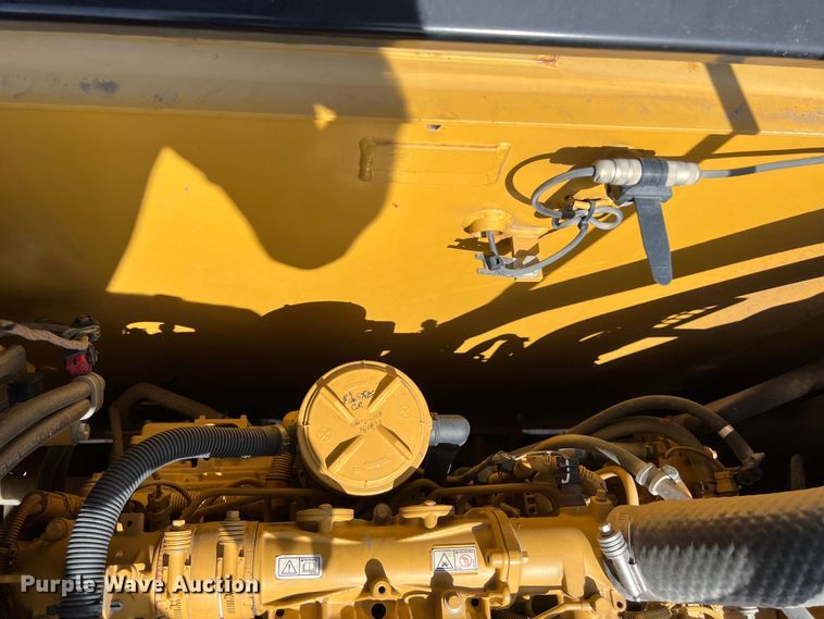 image for item DO2465 2017 Caterpillar 323F L excavator