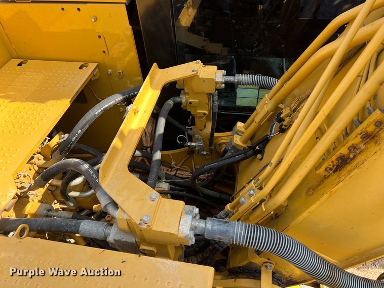 image for item DO2465 2017 Caterpillar 323F L excavator