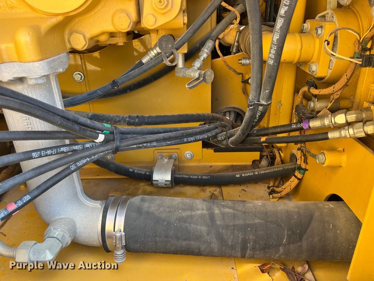 image for item DO2465 2017 Caterpillar 323F L excavator