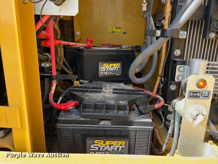 image for item DO2465 2017 Caterpillar 323F L excavator