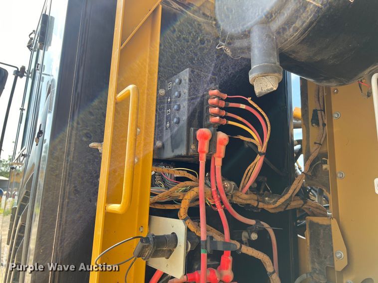 image for item DO2465 2017 Caterpillar 323F L excavator