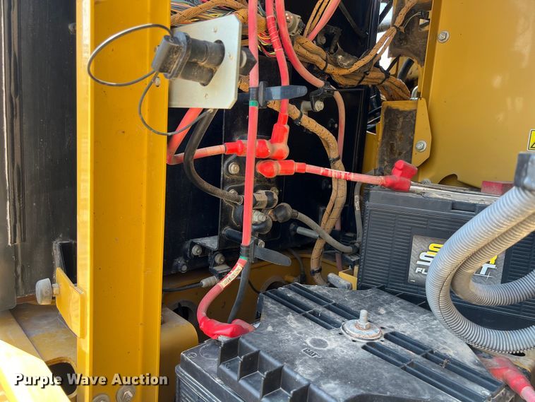 image for item DO2465 2017 Caterpillar 323F L excavator