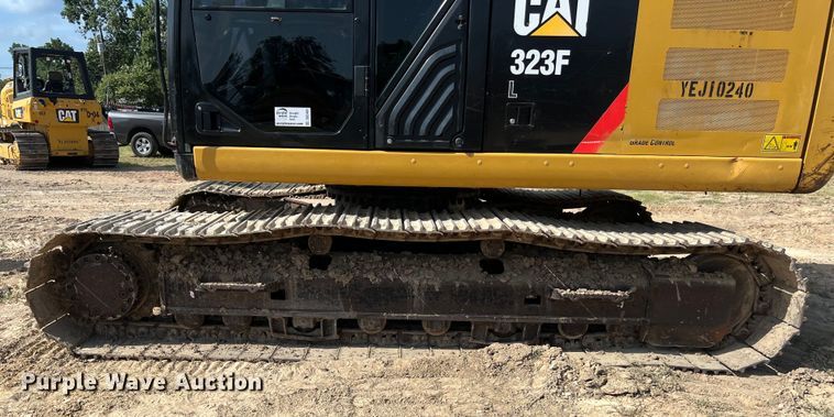 image for item DO2465 2017 Caterpillar 323F L excavator