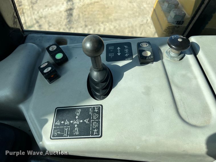 image for item DO2466 2017 Caterpillar D6N LGP dozer