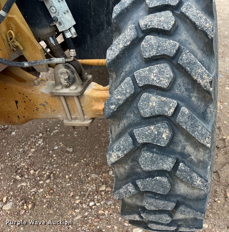 image for item DO2468 2003 Caterpillar TH460B telehandler