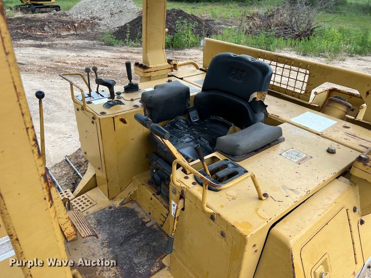image for item DO2469 1996 Caterpillar D4H XL dozer