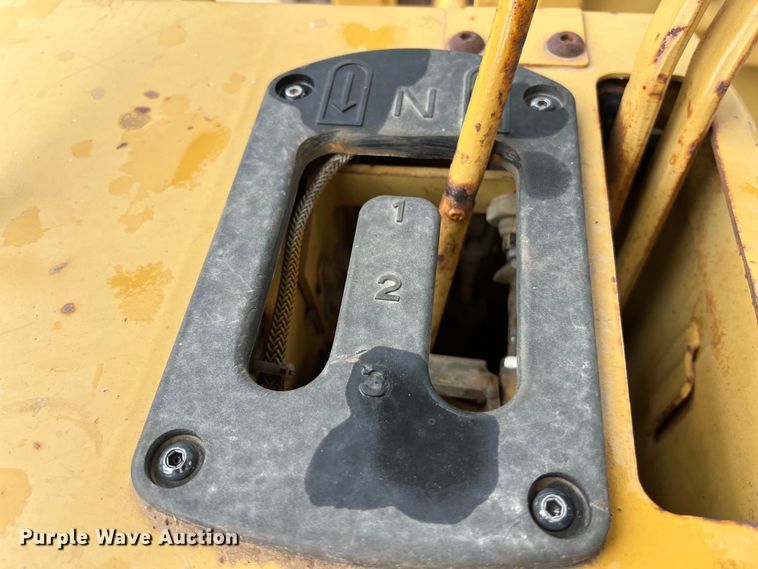 image for item DO2469 1996 Caterpillar D4H XL dozer