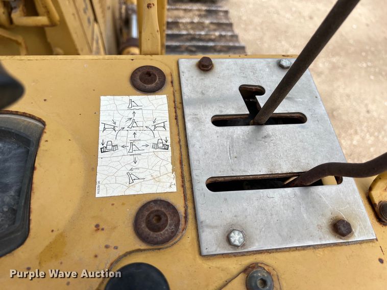 image for item DO2469 1996 Caterpillar D4H XL dozer