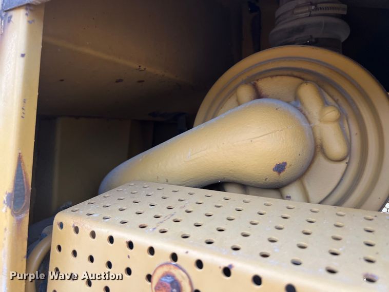 image for item DO2469 1996 Caterpillar D4H XL dozer