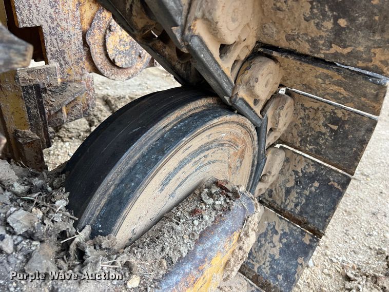 image for item DO2469 1996 Caterpillar D4H XL dozer