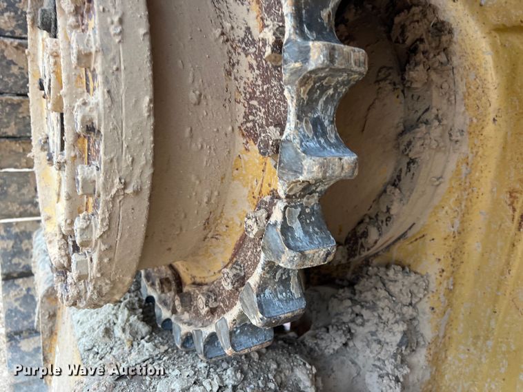 image for item DO2469 1996 Caterpillar D4H XL dozer