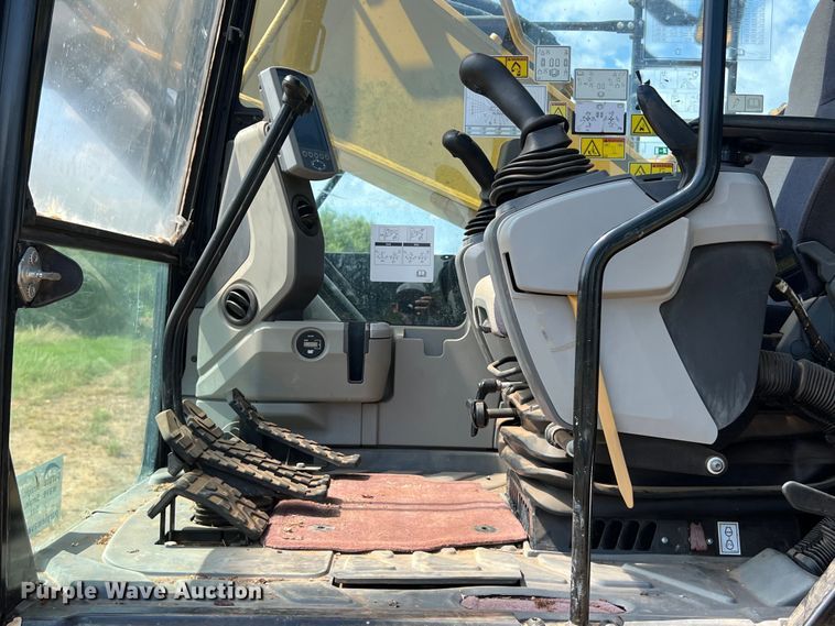 image for item DO2482 2014 Caterpillar 320E LRR excavator