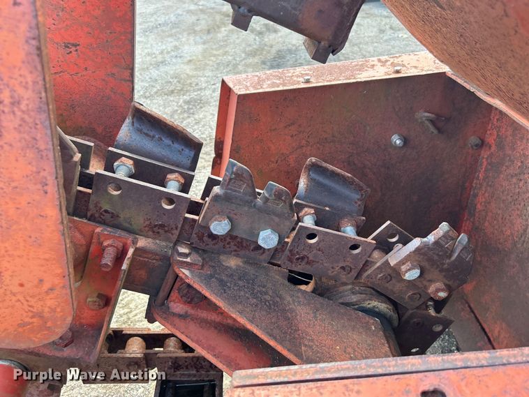 image for item DO6571 Ditch Witch R65 trencher