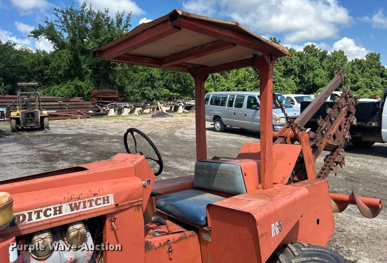 image for item DO6571 Ditch Witch R65 trencher