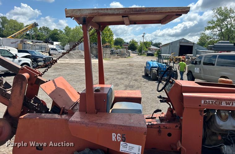 image for item DO6571 Ditch Witch R65 trencher