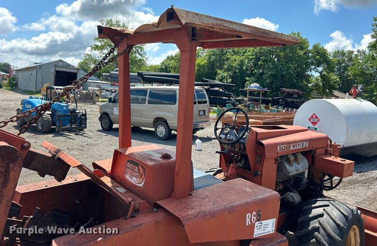 image for item DO6571 Ditch Witch R65 trencher