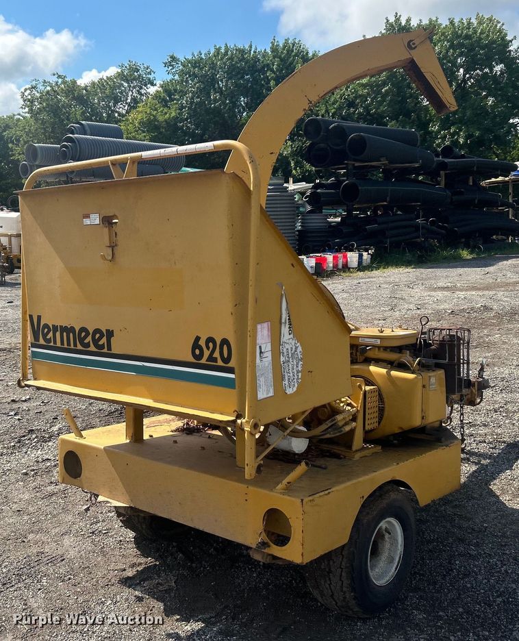 image for item DO6578 1994 Vermeer  620BC wood chipper