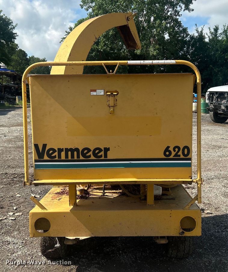 image for item DO6578 1994 Vermeer  620BC wood chipper