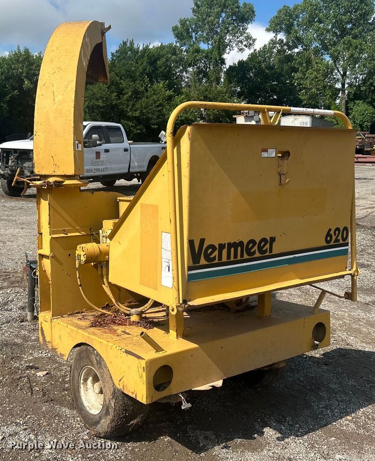 image for item DO6578 1994 Vermeer  620BC wood chipper