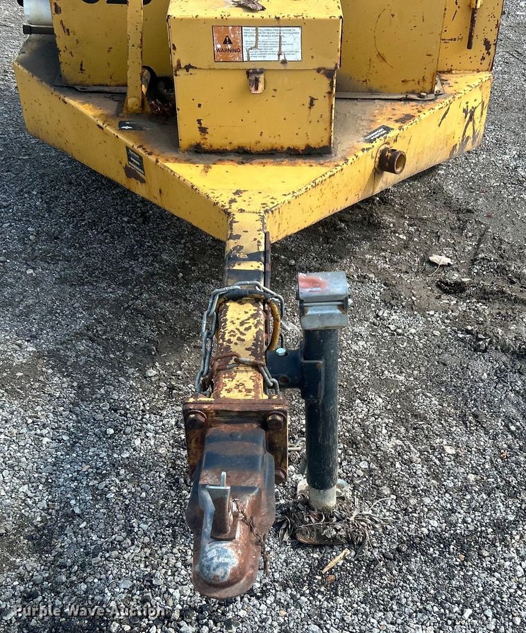 image for item DO6578 1994 Vermeer  620BC wood chipper