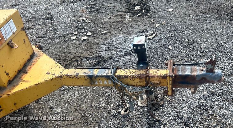 image for item DO6578 1994 Vermeer  620BC wood chipper