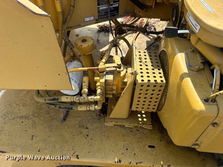 image for item DO6578 1994 Vermeer  620BC wood chipper