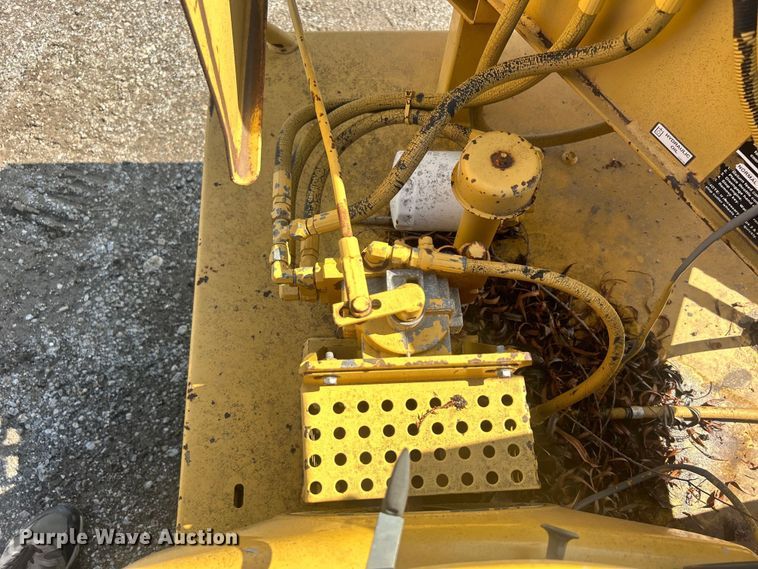 image for item DO6578 1994 Vermeer  620BC wood chipper