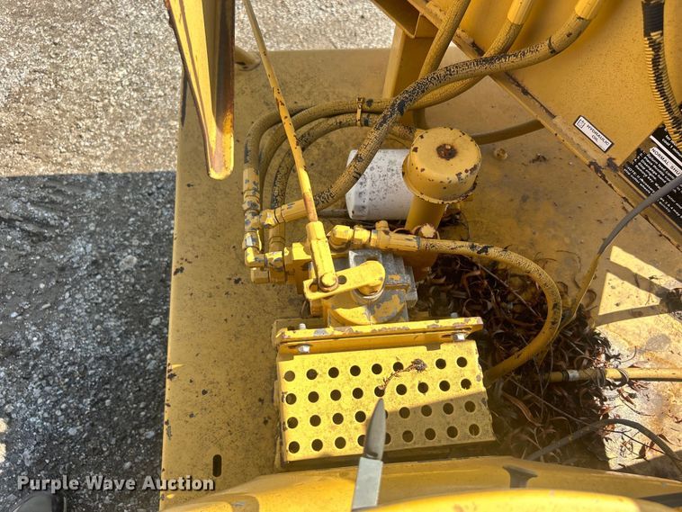 image for item DO6578 1994 Vermeer  620BC wood chipper