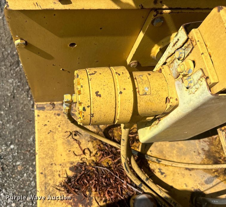 image for item DO6578 1994 Vermeer  620BC wood chipper