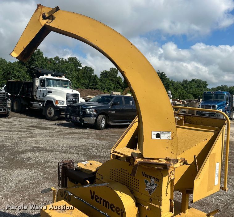 image for item DO6578 1994 Vermeer  620BC wood chipper