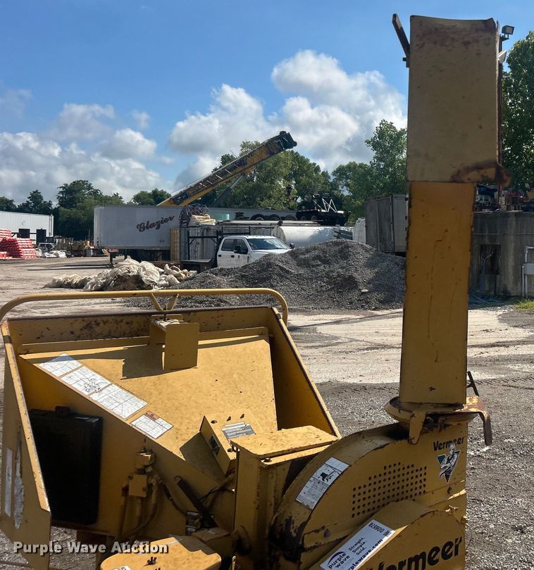 image for item DO6578 1994 Vermeer  620BC wood chipper