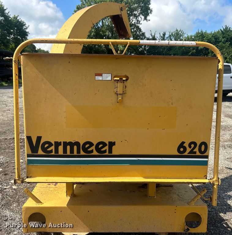 image for item DO6578 1994 Vermeer  620BC wood chipper