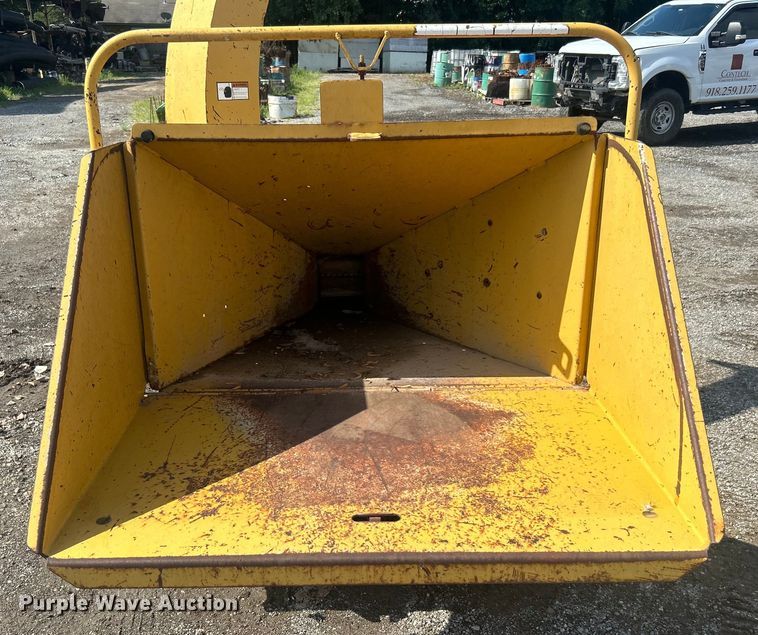 image for item DO6578 1994 Vermeer  620BC wood chipper