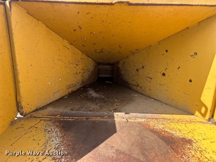 image for item DO6578 1994 Vermeer  620BC wood chipper