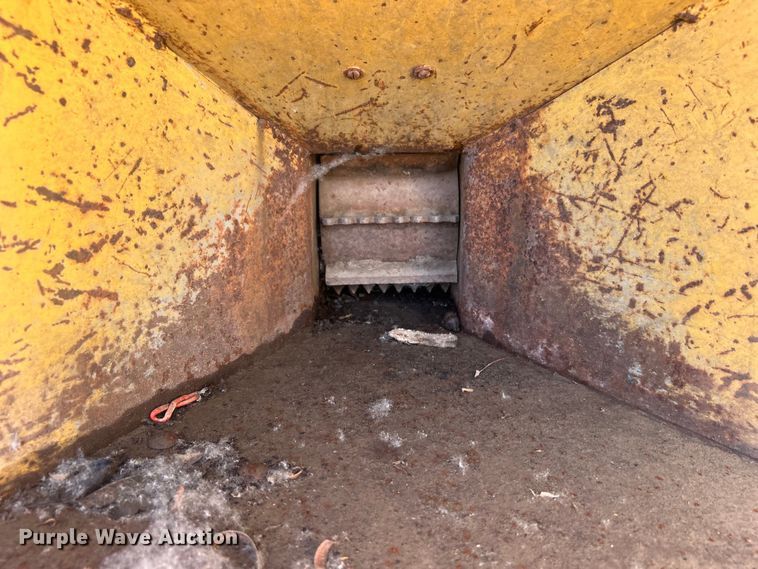 image for item DO6578 1994 Vermeer  620BC wood chipper