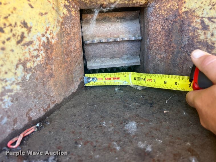 image for item DO6578 1994 Vermeer  620BC wood chipper